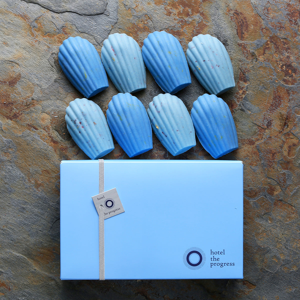 紅茶＆ハーブティーと青い薔薇のマドレーヌセット