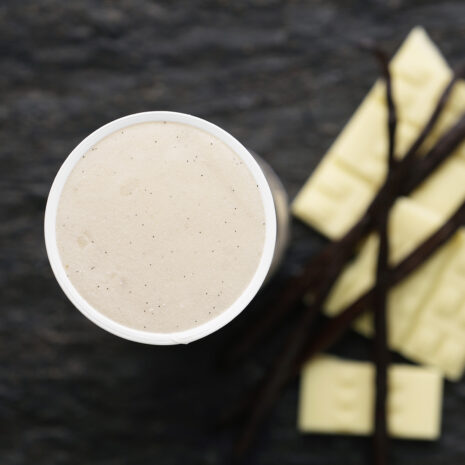 ホテルズプログレス_カップアイス_アーモンドとホワイトチョコ1 ホテルズプログレス_カップアイス_アーモンドとホワイトチョコ1